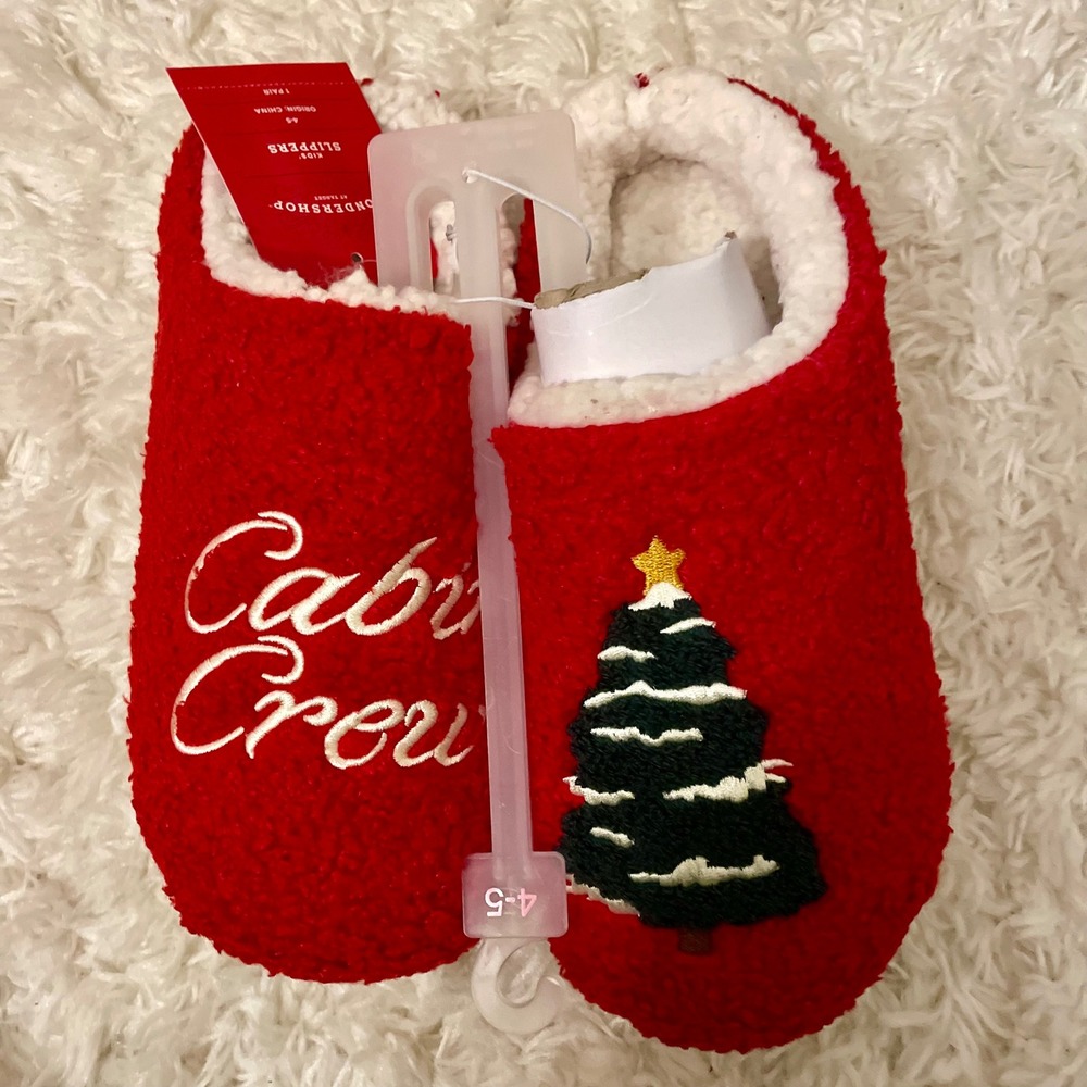 Wonderkids Red Cabin Crew Christmas Slippers Kids Size 4-5‎